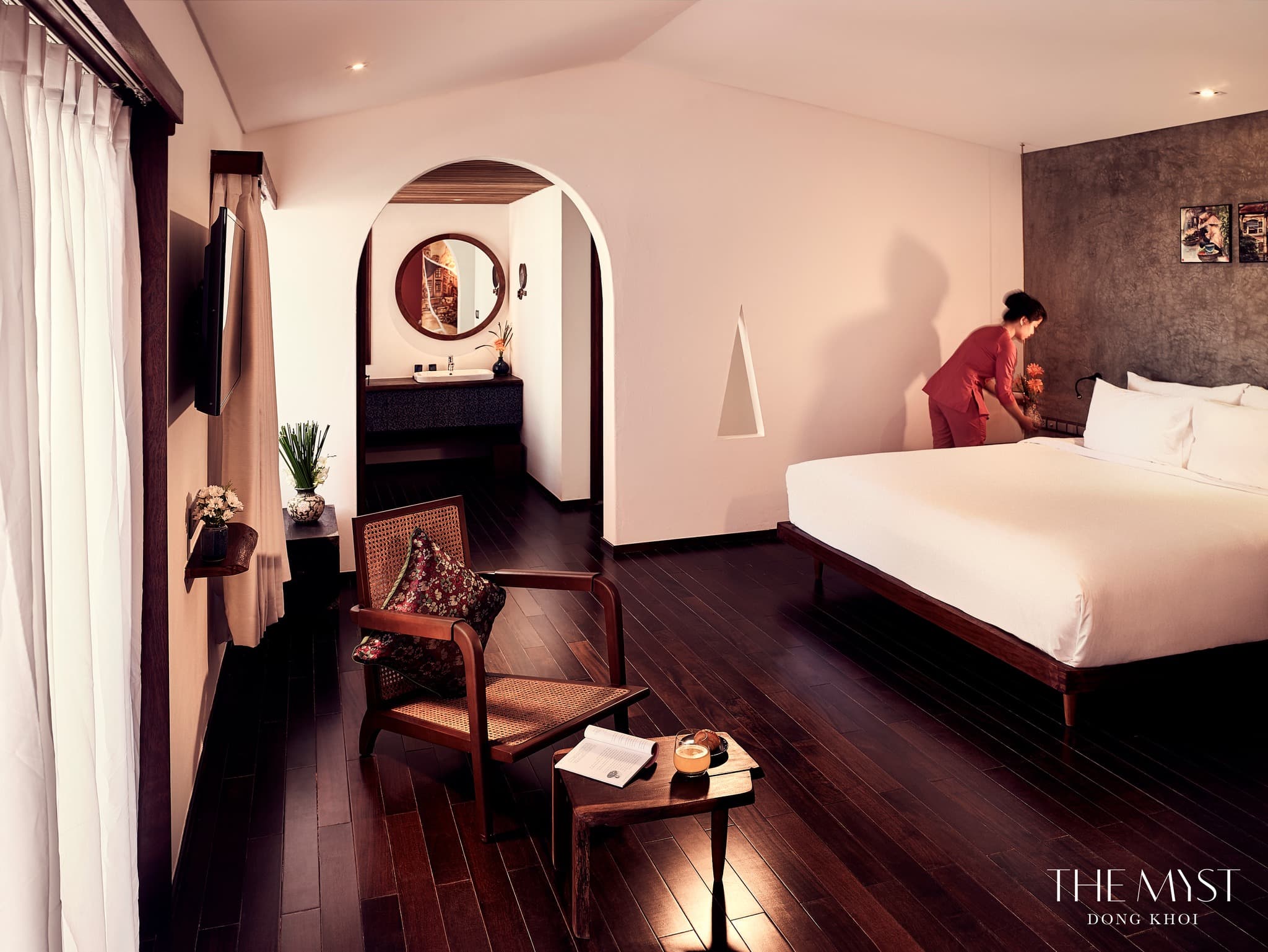 Arrival Calm: The First Five Minutes That Decide a Stay